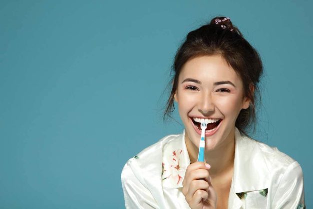 how to brush your teeth young woman learning how to brush your teeth
